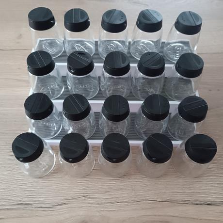 Koreničky a stojan,