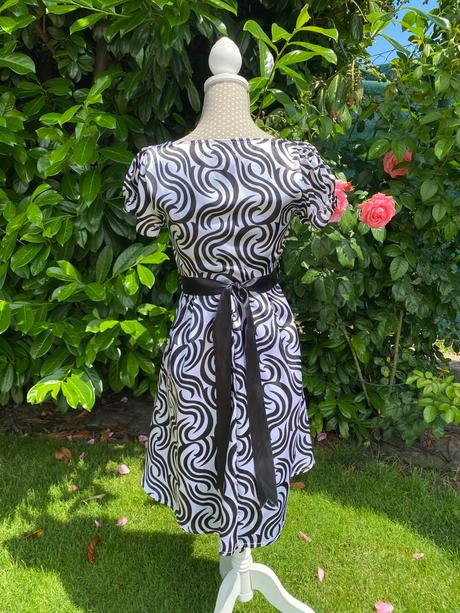 Saténové šaty, amisu,34