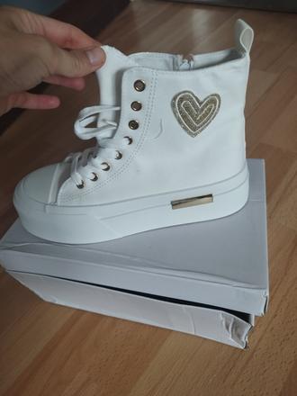 Tenisky nove vel.39, 39