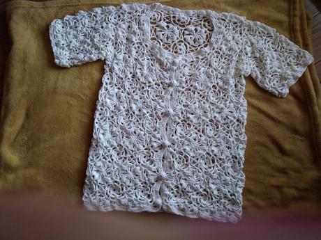 Háčkovaný svetrík, s