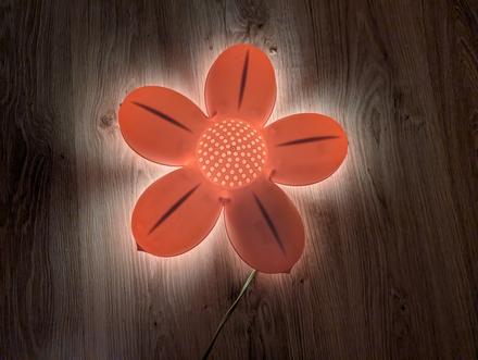 Nástenna lampa kvet ikea,