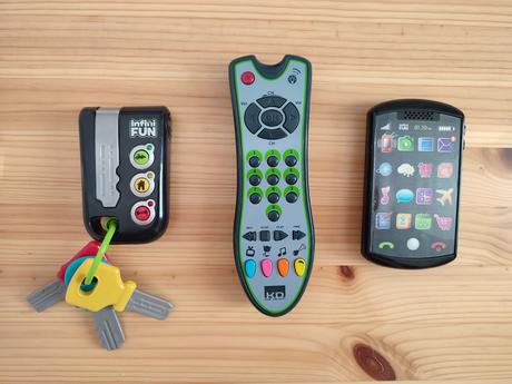 Kľúče, mobil a ovládač, 