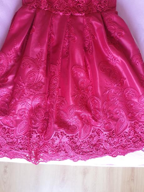 Slávnostné šaty, 40