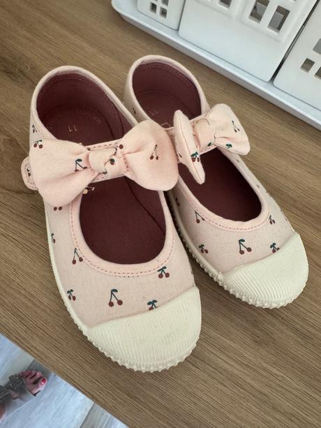 Raz obuté sandálky, next,29