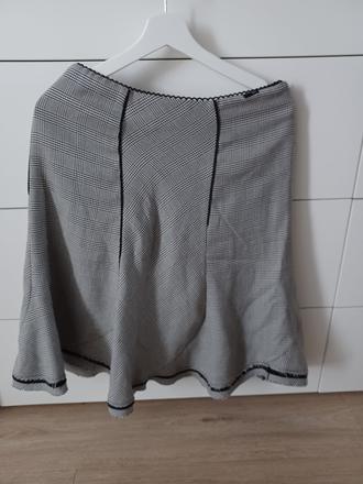 Príjemná elegantná sukňa, 40