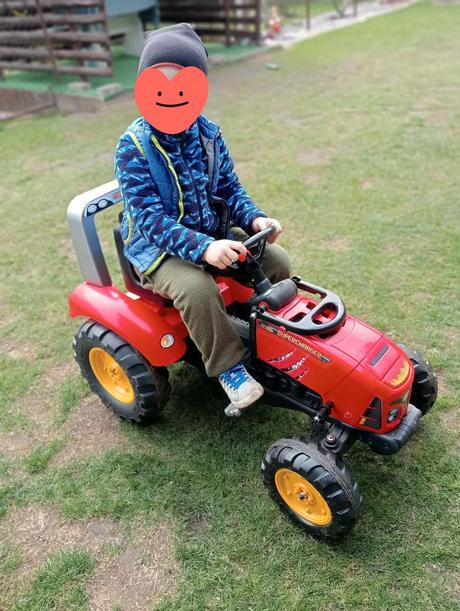 Detský šliapací traktor s vlečkou a nakladačom, 