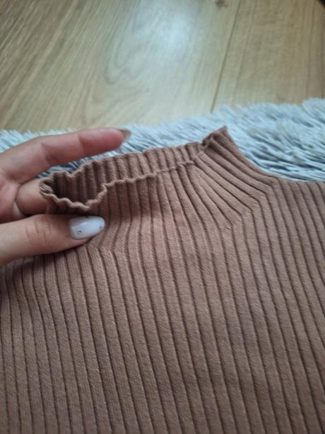 Hnedý pulover, bershka,s