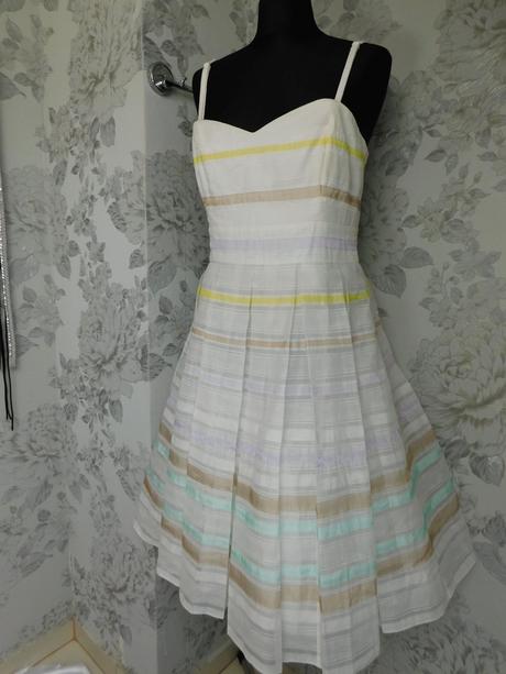 Luxusne velmi pekne šaty, 40