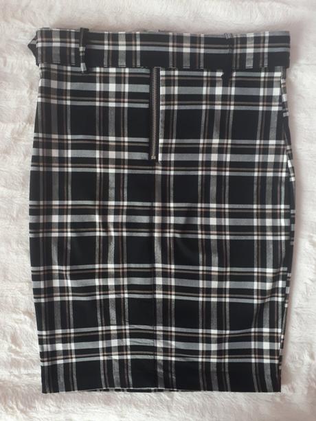 Károvaná sukňa s opaskom a zipsom, amisu,38