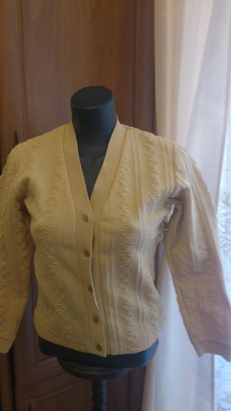 Bledohnedý svetrík z anglicka, elastický, amaranto,s