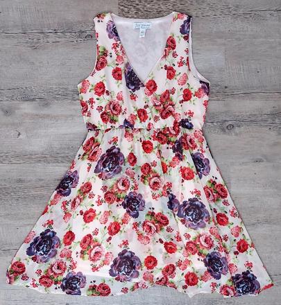Letné šaty s ružičkami, 140