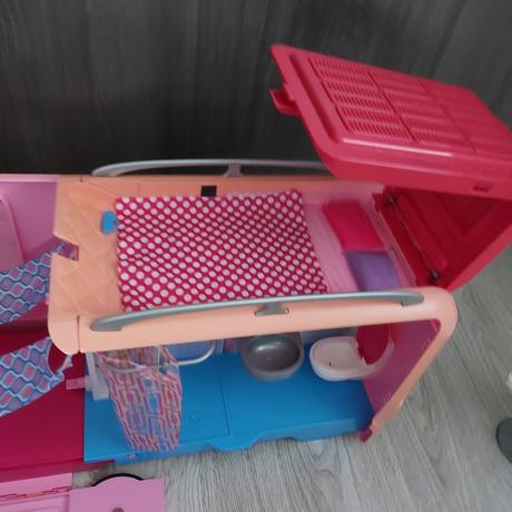 Barbie karavan snov,