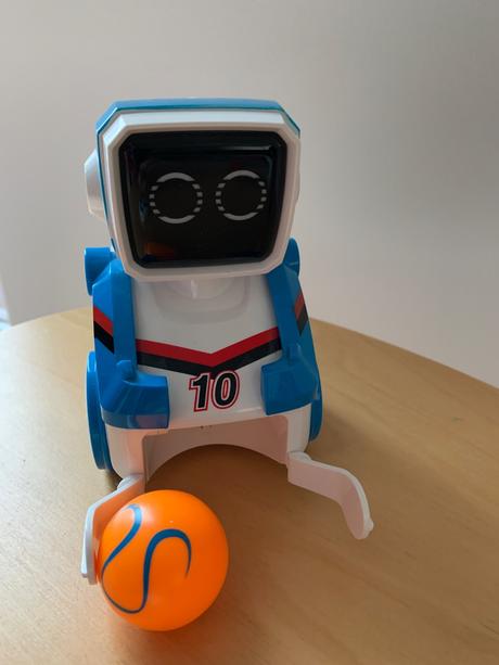 Kickabot silverlit robot futbalista na dialkove, 