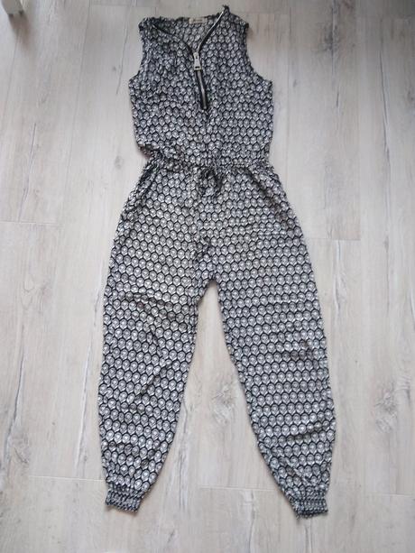 Dievčenský overal na leto, 158