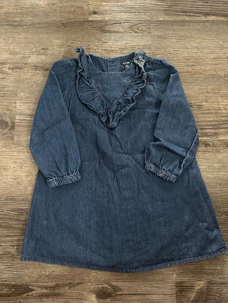 Šaty s volánom, 92