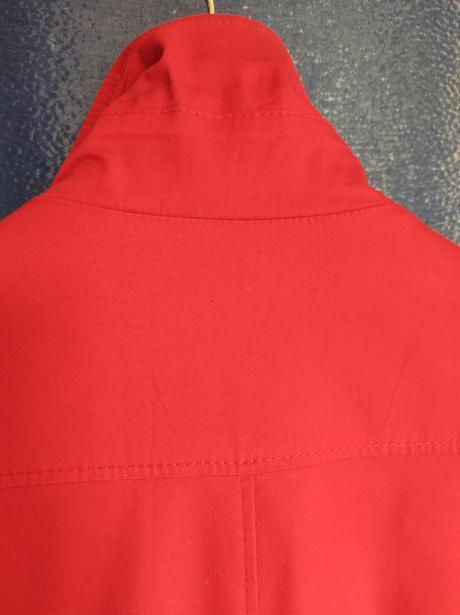 Červený krátky trenčkot, l