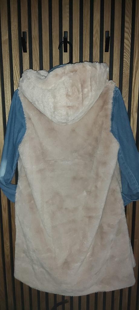 Dlha vesta s kapucou reserved, reserved,s