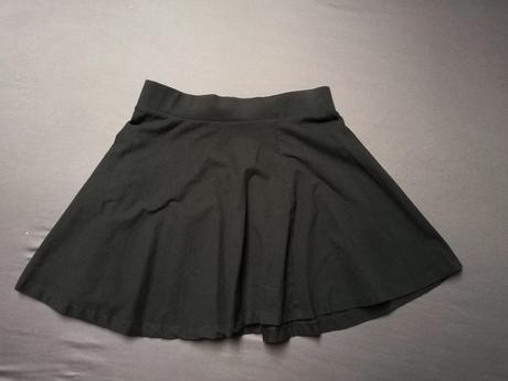 Čierna sukňa áčkového strihu (skater skirt) s/36, h&m,s