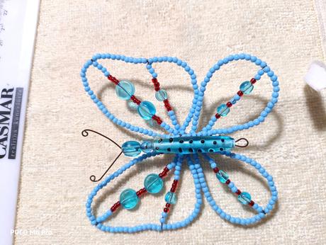 Korálikové aj látkové motýliky na štipcoch, 