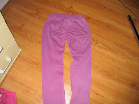 Dievčenské tepláky, 152