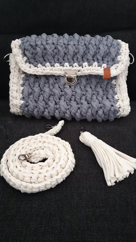 Háčkovaná kabelka crossbody, 