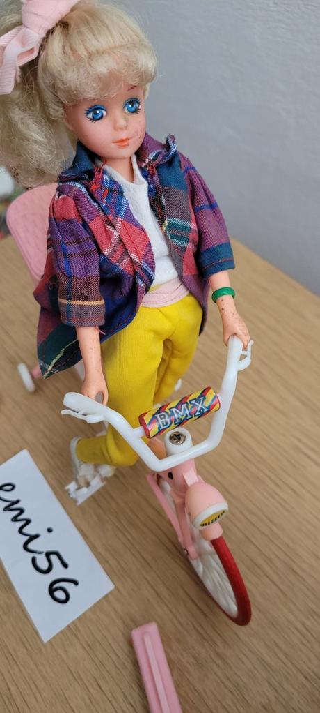Barbie na bicykli,