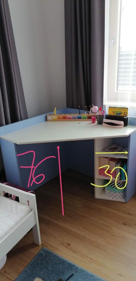 Rohový písací stôl, 