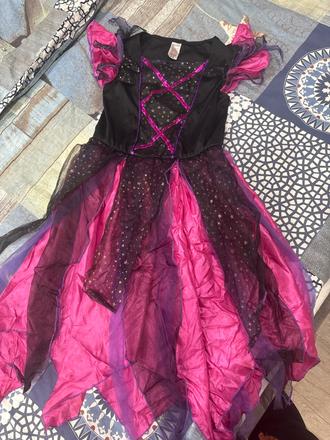 Šaty na karneval bosorka, 