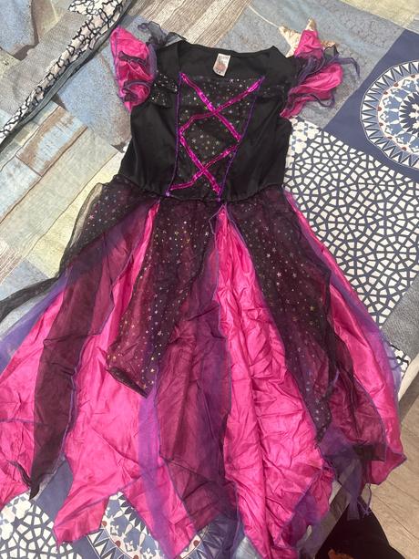 Šaty na karneval bosorka, 