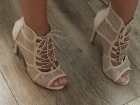 Nádherné čipkované sandálky, 36