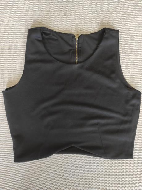 Crop top lesklého materiálu, s