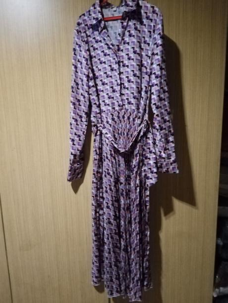 Dámske koselove šaty z plisovanou suknou, m