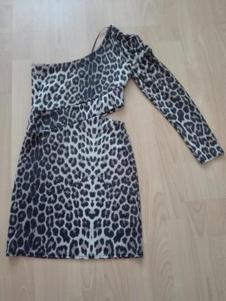 Šaty na jedno rameno, s