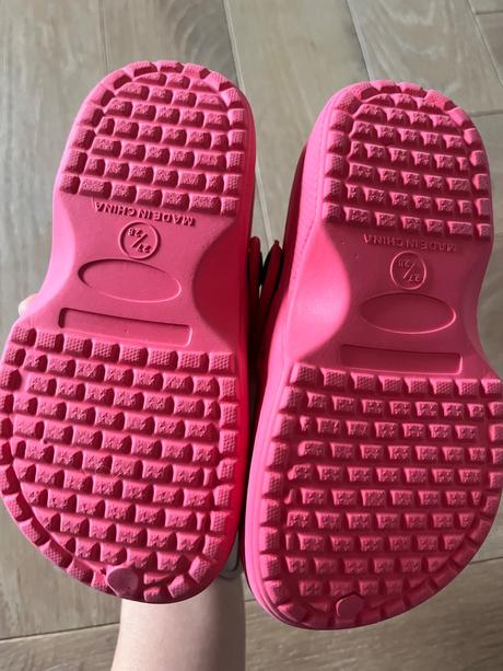 Gumené šľapky, 27