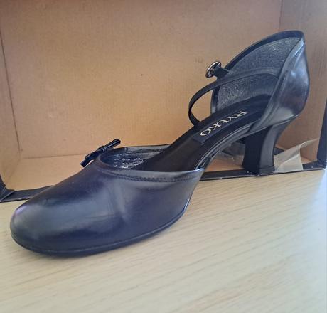 Čierne lodičky veĺ.37,5, 37