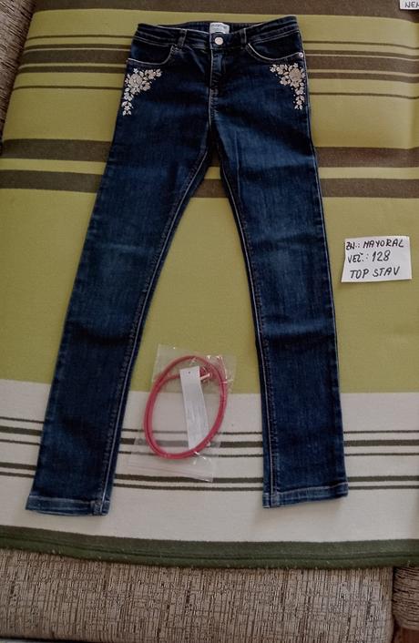 Dievčenské rifle s výšivkou zn.mayoral veľ.128, mayoral,128