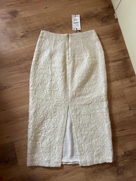 Nenosené sukňa s visačkou pc 36 eur, zara,s