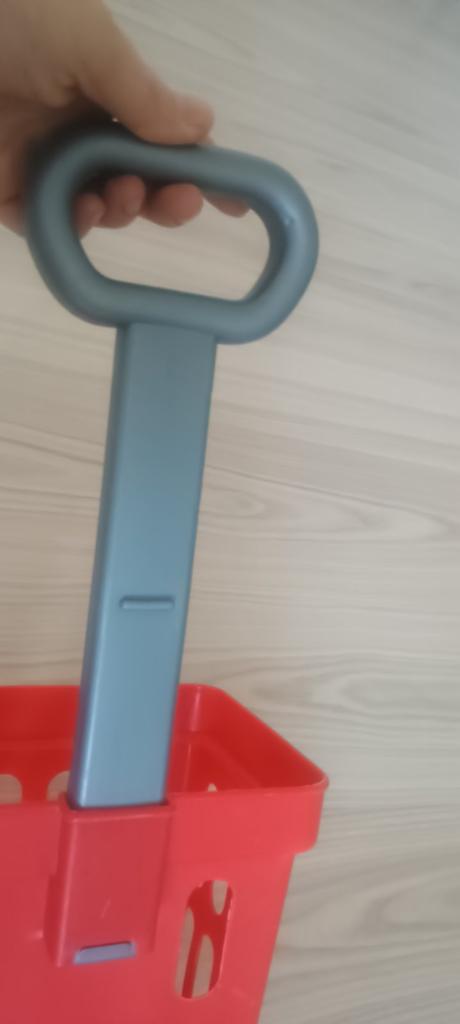 Nákupný vozík na kolieskach s posuvnou ruckou,