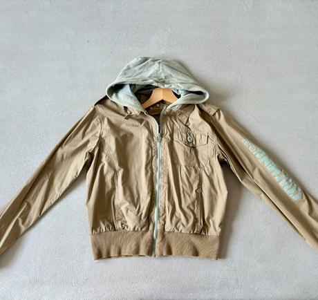 Béžová bunda s kapucňou, s