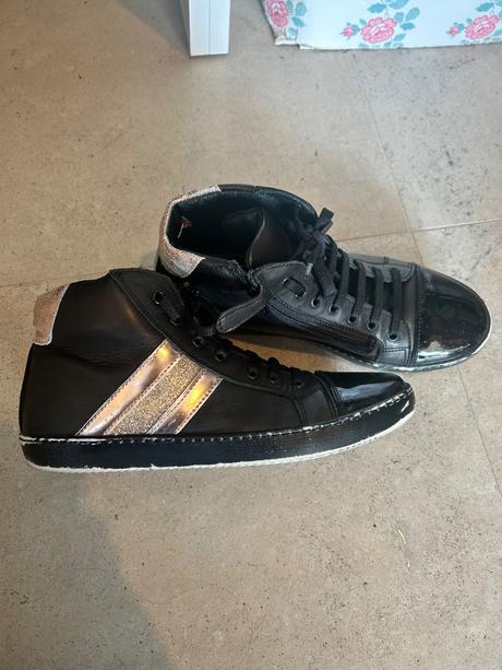 Krasne topanky na prechod, 38