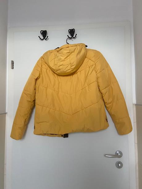 Žltá teplá prešívaná bunda, s
