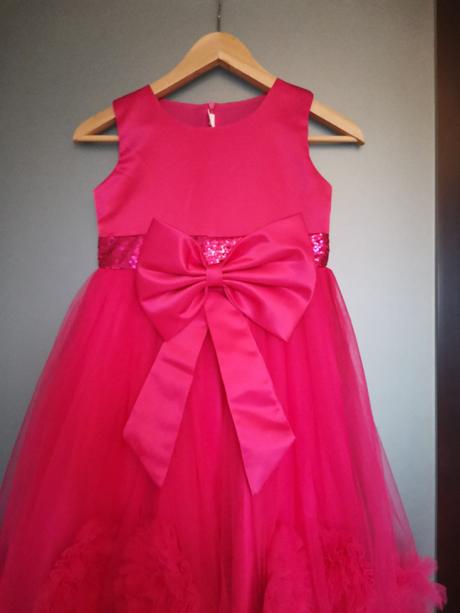 Nenosené šaty, 140