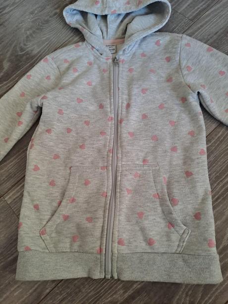 Dievcenska mikina, 122