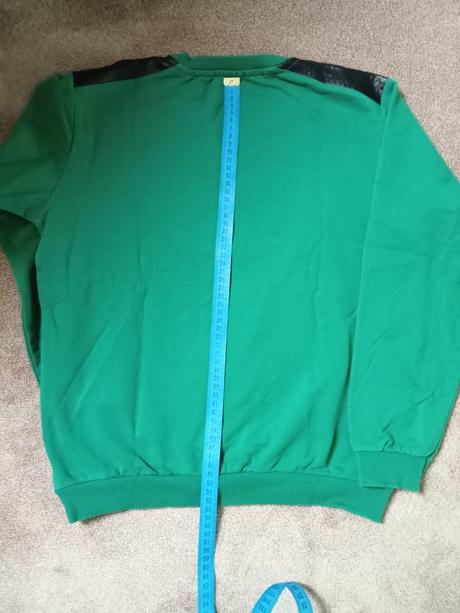 Veľmi pekná a kvalitná mikina kombinovaná s koženk, 152