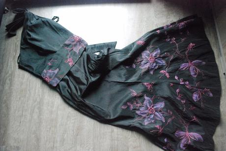 Večerné šaty na jedno rameno, 38