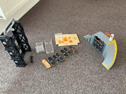 Tech deck fingerboard garaz a draha,