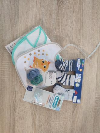 Ponožky, cumlíky, podbradníky, 50–62