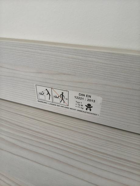 Komoda s prebaľovacím pultom, 