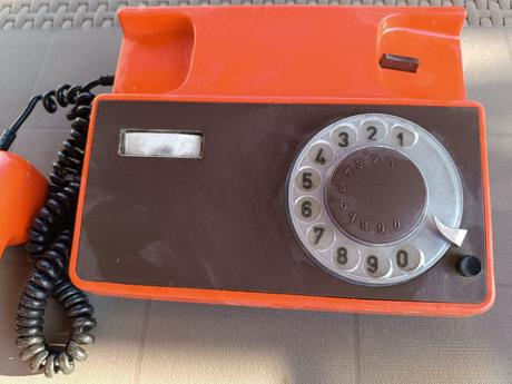 Retro telefón,