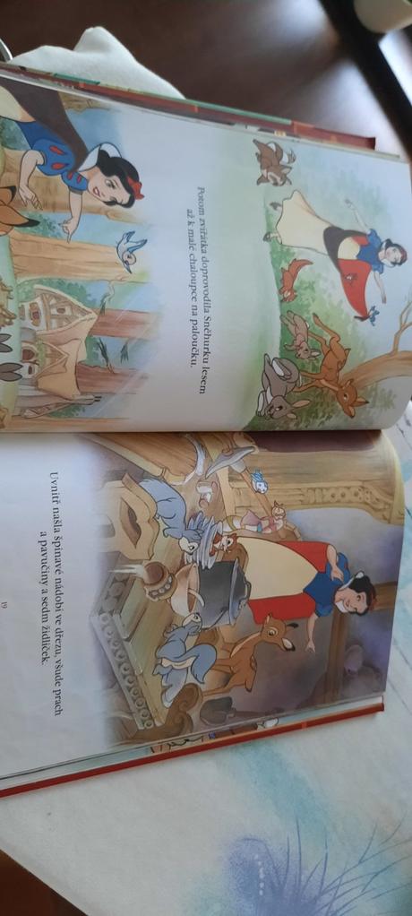 Snĕhurka a sedm trpasliku, 